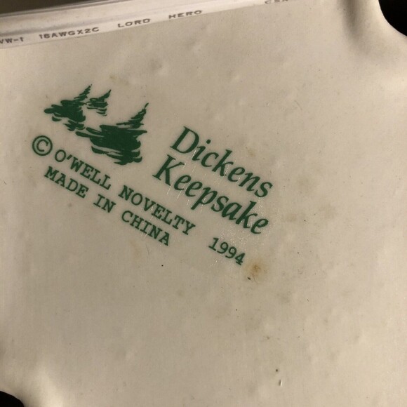 VILLAGE SQUARE - LIGHTED "VICTORIAN HOUSE" HAND PAINTED, PORCELAIN 1994 CHRISTM - Picture 10 of 10